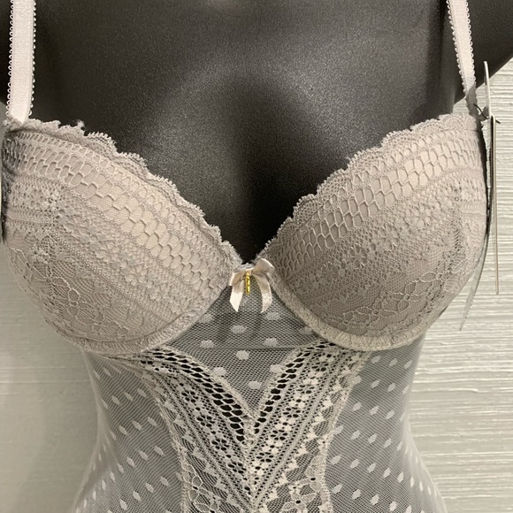 Lingerie - Picture 3 of 6